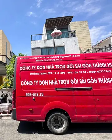 Xe tải thương hiệu Thành Hưng có mặt tại điểm thi công